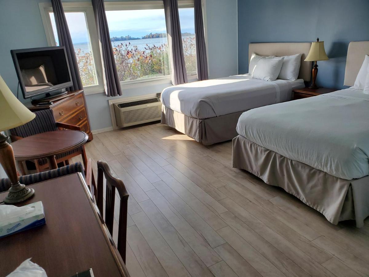 Carolyn Beach Inn Thessalon Bagian luar foto