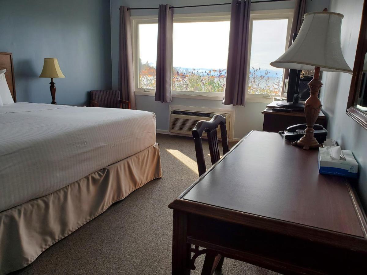 Carolyn Beach Inn Thessalon Bagian luar foto