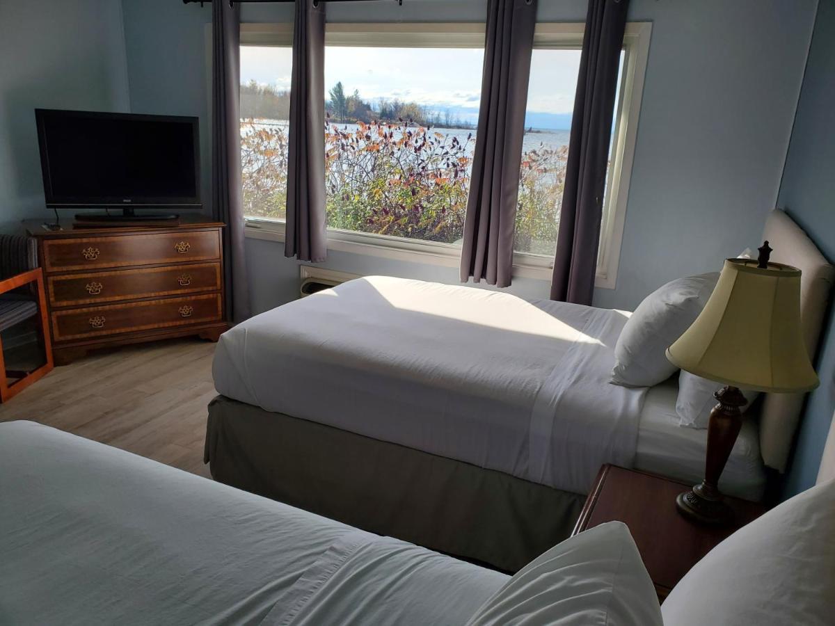 Carolyn Beach Inn Thessalon Bagian luar foto
