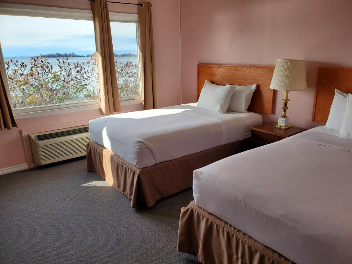 Carolyn Beach Inn Thessalon Bagian luar foto