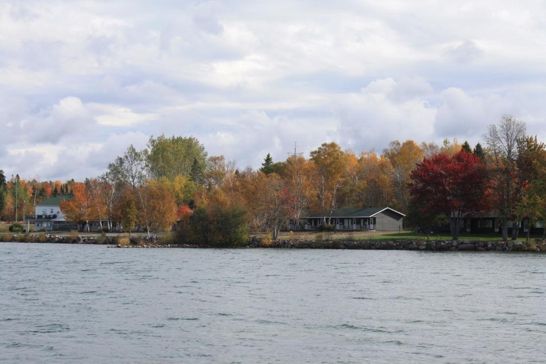 Carolyn Beach Inn Thessalon Bagian luar foto