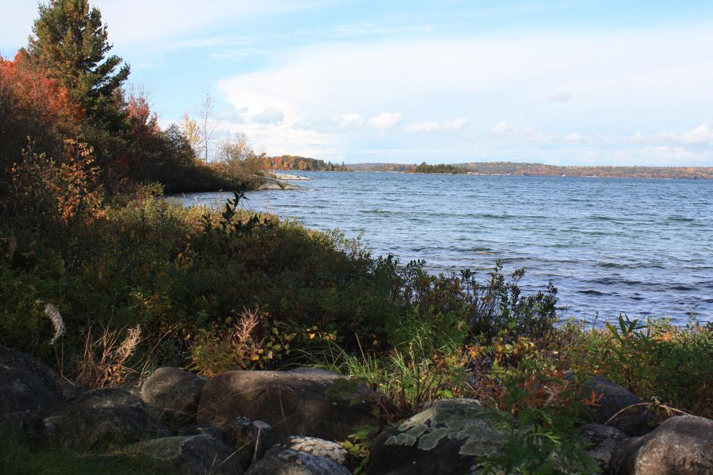 Carolyn Beach Inn Thessalon Bagian luar foto