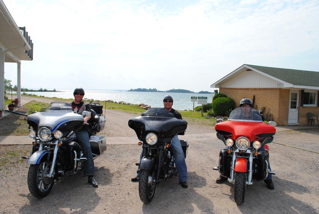 Carolyn Beach Inn Thessalon Bagian luar foto