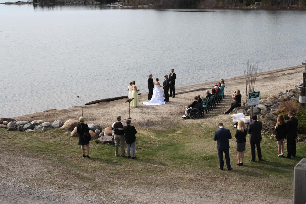 Carolyn Beach Inn Thessalon Bagian luar foto
