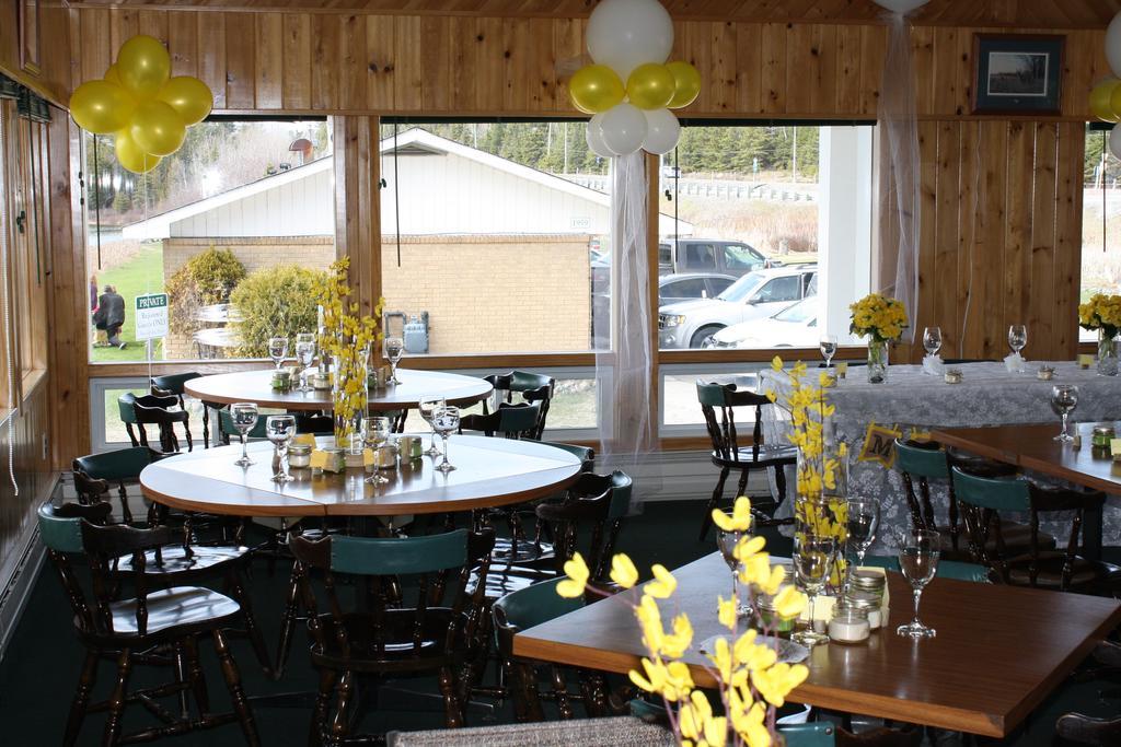 Carolyn Beach Inn Thessalon Bagian luar foto