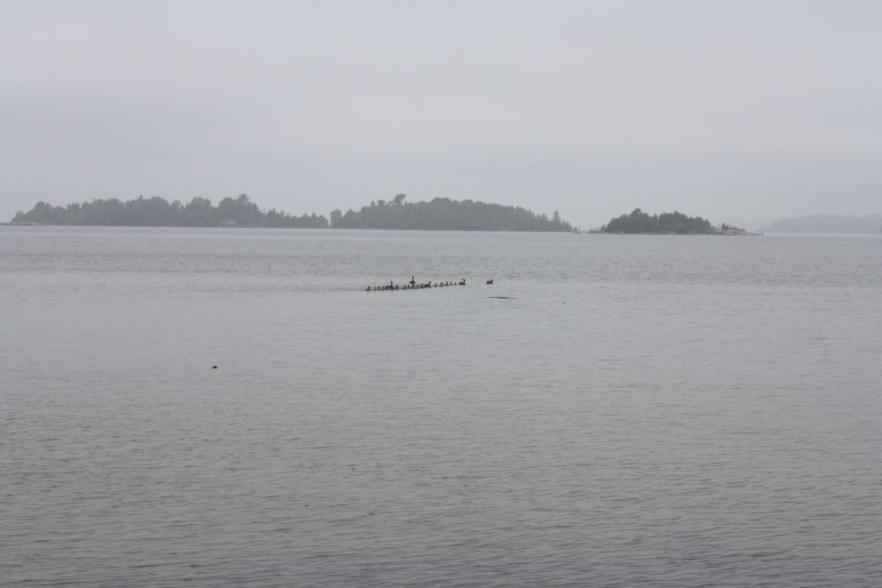 Carolyn Beach Inn Thessalon Bagian luar foto