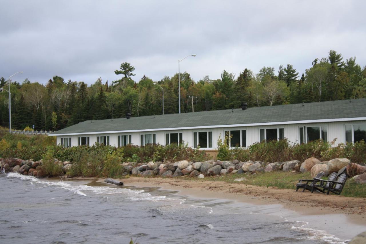 Carolyn Beach Inn Thessalon Bagian luar foto