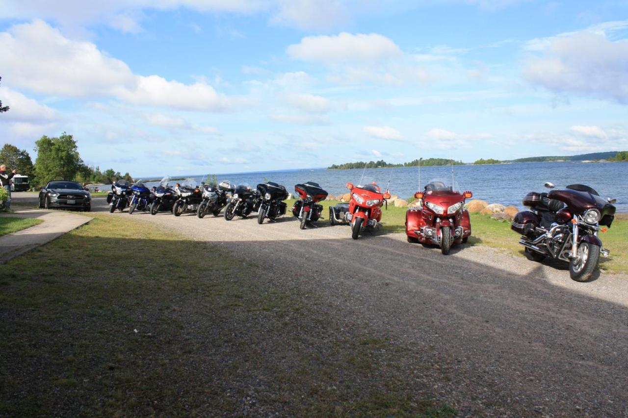 Carolyn Beach Inn Thessalon Bagian luar foto