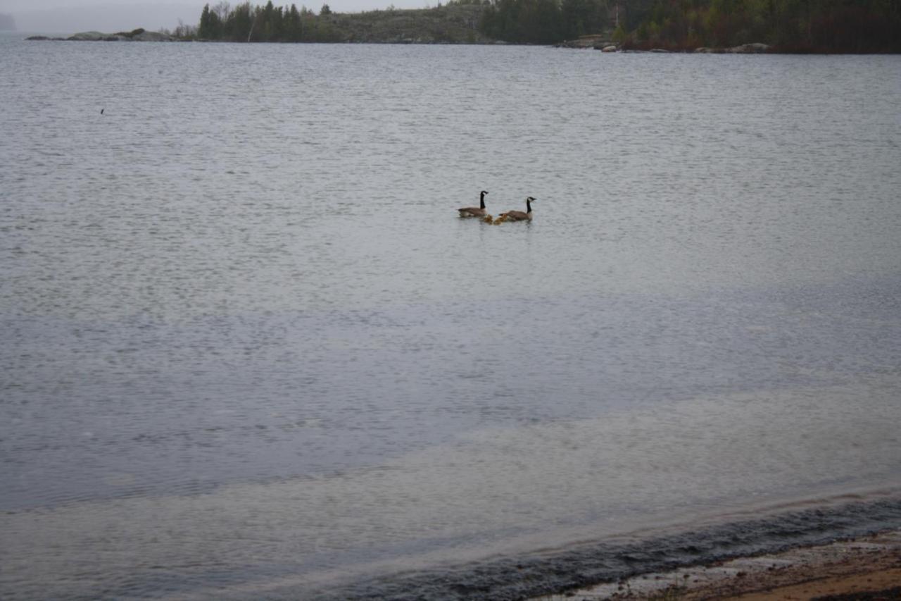 Carolyn Beach Inn Thessalon Bagian luar foto